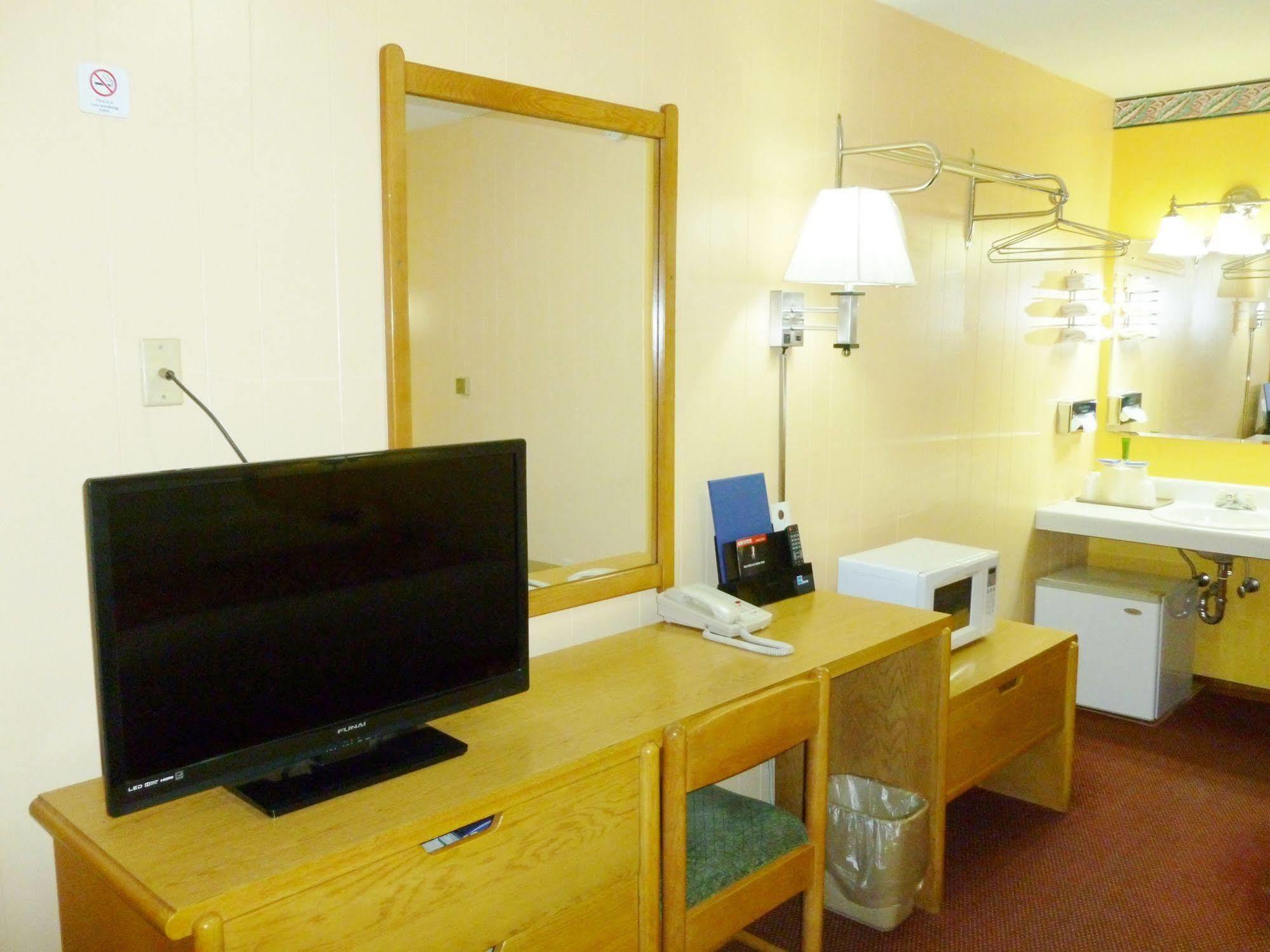 Royal Rest Motel Chariton Exterior photo